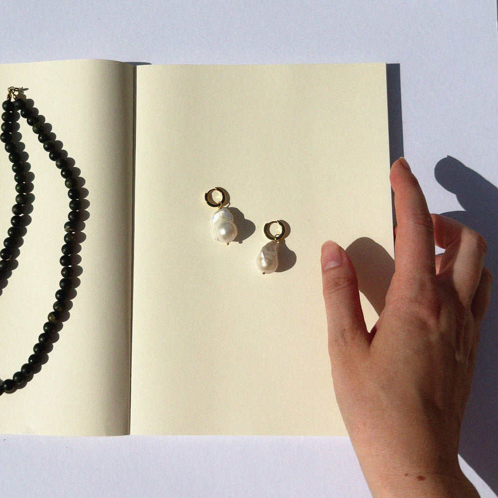 CLOUD BAROQUE PEARL HOOP EARRINGS