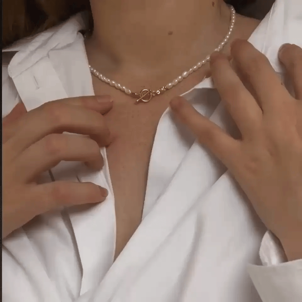 TOGGLE PEARL NECKLACE