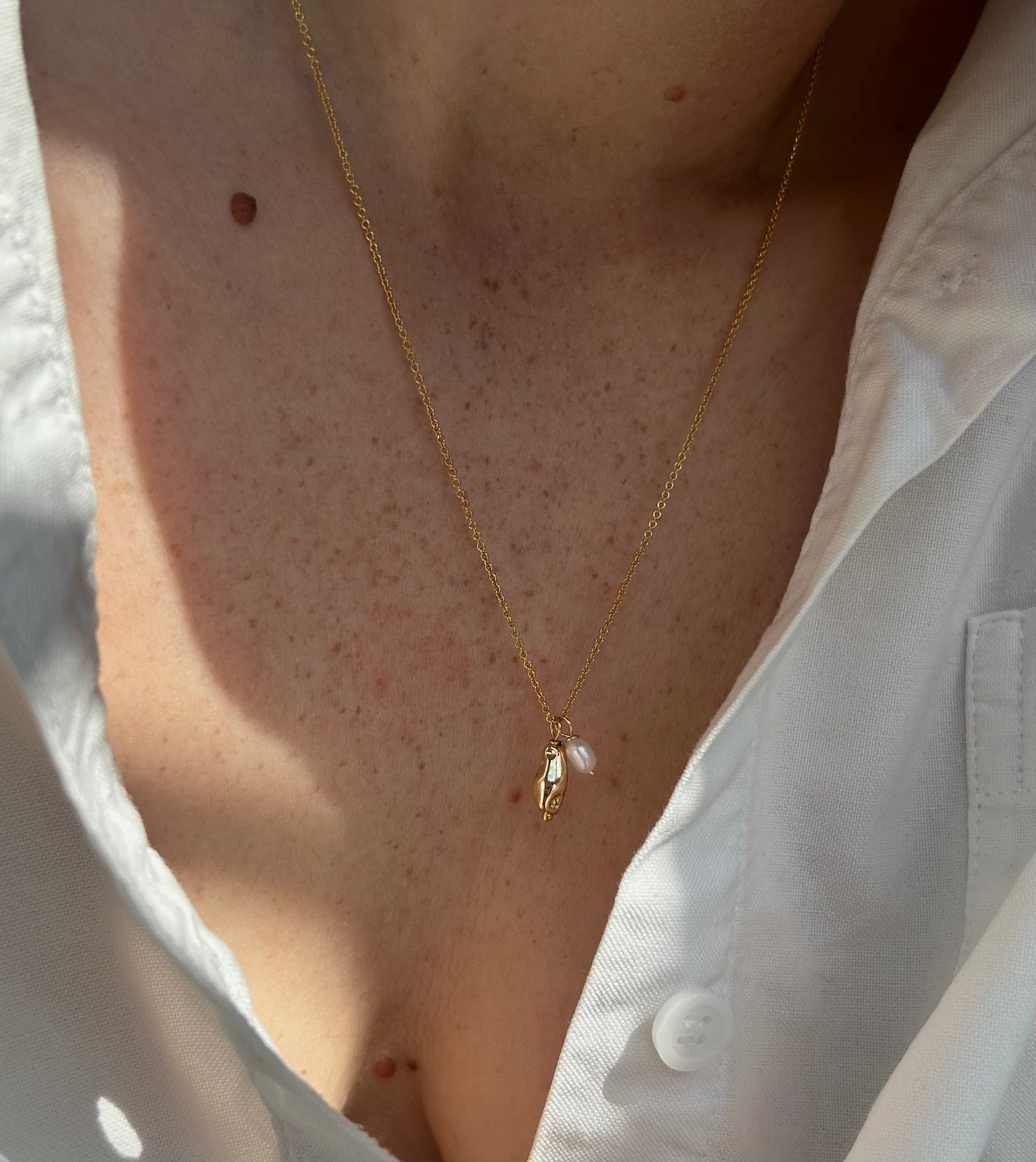 TOTEM DROP PEARL NECKLACE