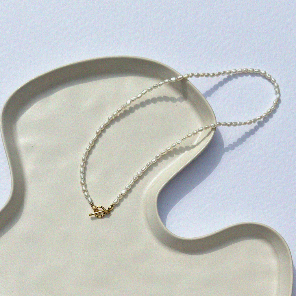 TOGGLE PEARL NECKLACE