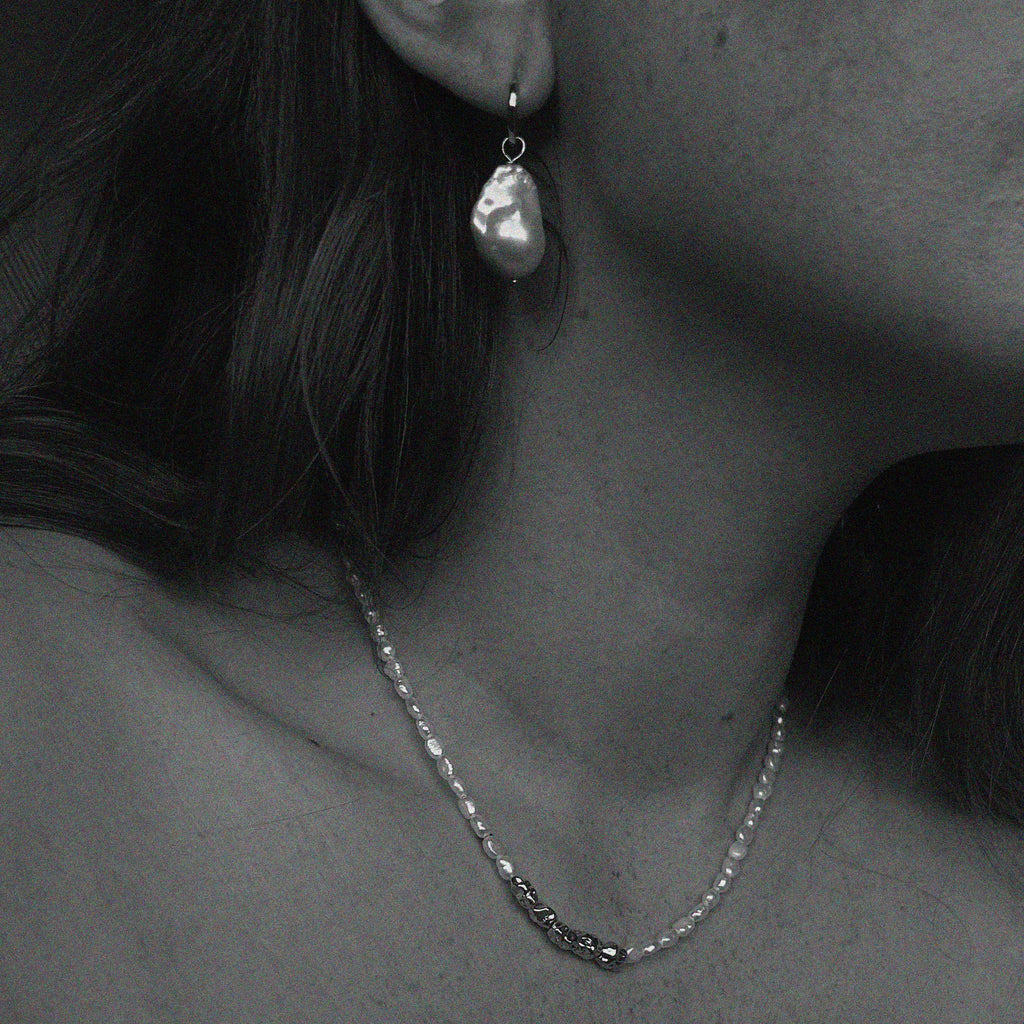 CLOUD BAROQUE PEARL HOOP EARRINGS